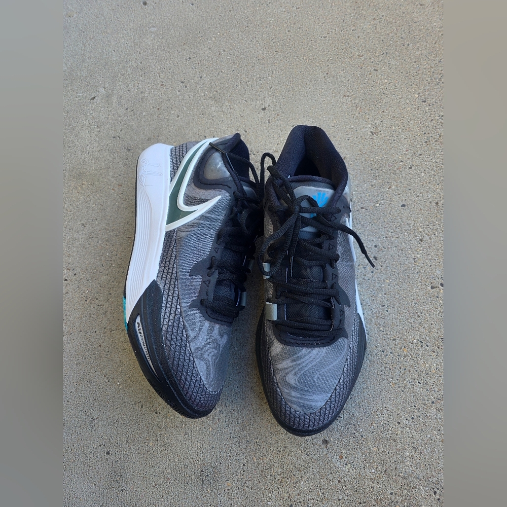 Nike Men’s Gray Black Running Shoes with Teal Accents
